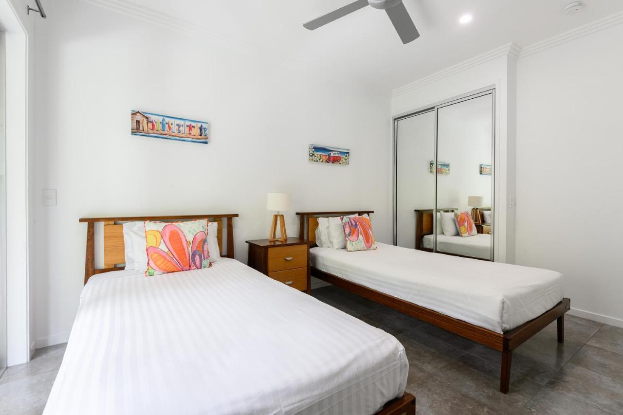 Island Views Beachfront Apartments Palm Cove Exterior foto