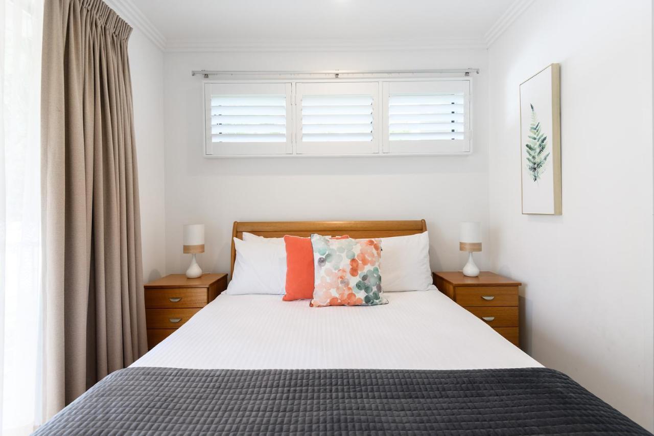 Island Views Beachfront Apartments Palm Cove Exterior foto
