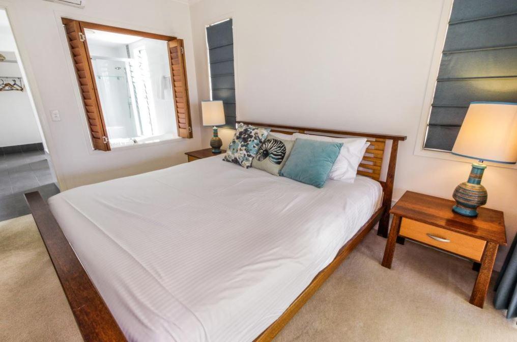 Island Views Beachfront Apartments Palm Cove Exterior foto