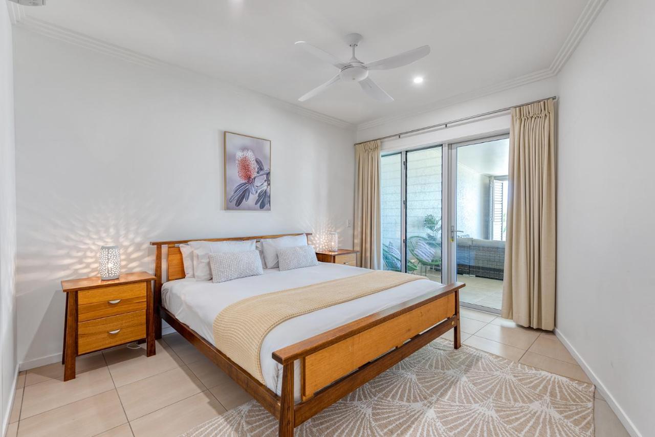 Island Views Beachfront Apartments Palm Cove Exterior foto
