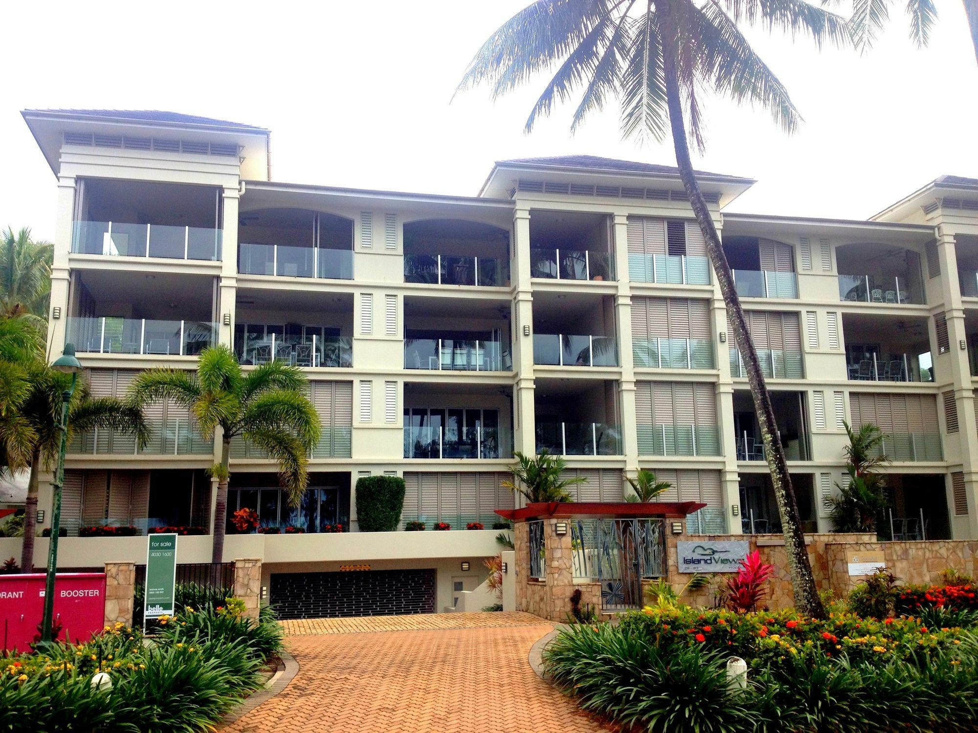 Island Views Beachfront Apartments Palm Cove Exterior foto